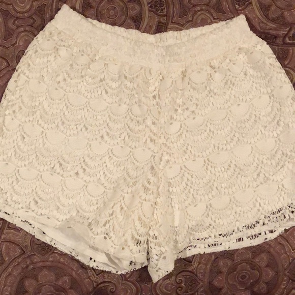 Lane Bryant Pants - Lane Bryant White Lace Shorts 〰️ Elastic Waste